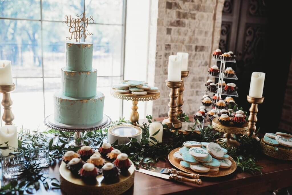 How Much Does a Wedding Cost in Fort Worth? Wedding venue, Fort Worth Wedding Venue, DFW wedding venue, cost of a caterer, cost of a DJ, what is the cost of a wedding planner, how to set a wedding budget, wedding budget, wedding costs, wedding expenses, wedding payment plans